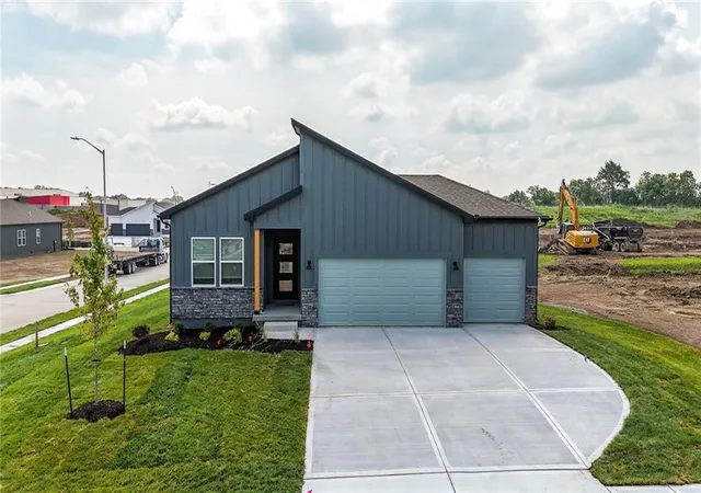 2nd image of 369 Sw Amara Dr, Blue Springs, MO 64064 | MLS# 2629058