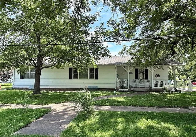 Homes for sale in Appleton City, MO | 100 N Hickory St, Appleton City, MO 64724 | MLS# 2629060