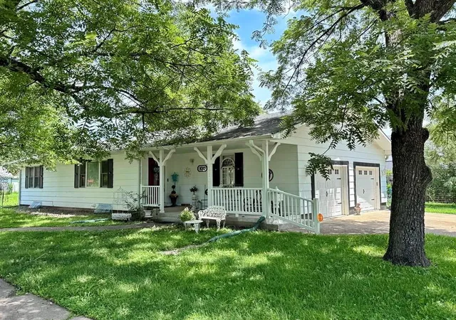 Homes for sale in Appleton City, MO | 100 N Hickory St, Appleton City, MO 64724 | MLS# 2629060