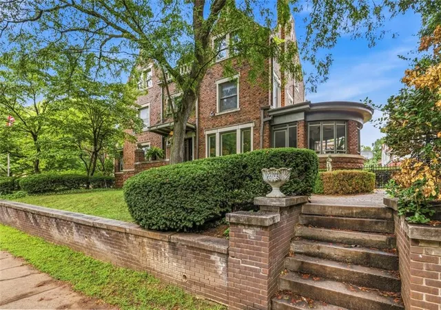 Photo 2 of Sale Pending at 3681 Madison Ave, Kansas City, MO 64111 | MLS# 2629065 | Listing updated on 2026-08-19