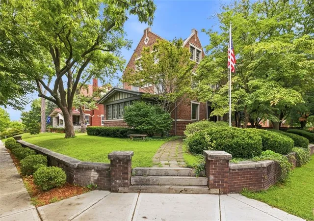 Photo 3 of Sale Pending at 3681 Madison Ave, Kansas City, MO 64111 | MLS# 2629065 | Listing updated on 2026-08-19