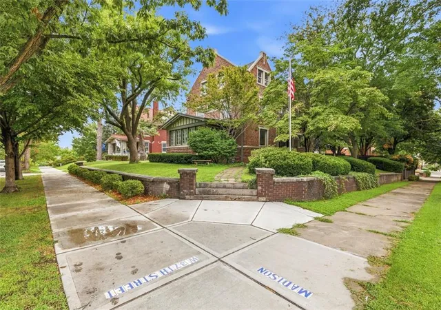 Photo 3 of Sale Pending at 3681 Madison Ave, Kansas City, MO 64111 | MLS# 2629065 | Listing updated on 2026-08-19