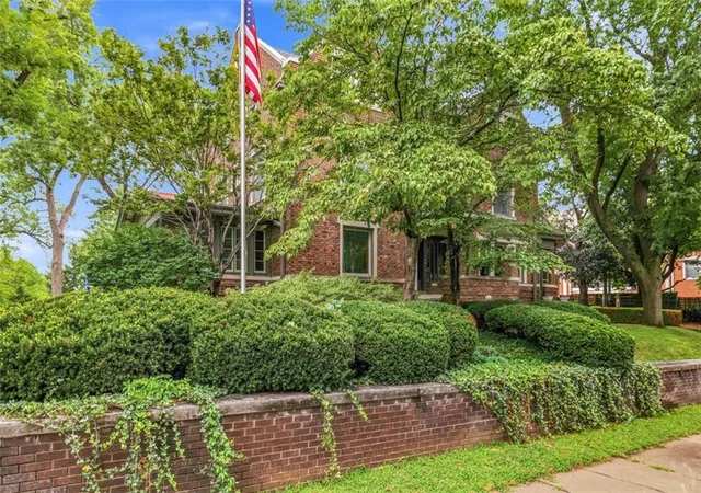Photo 4 of Sale Pending at 3681 Madison Ave, Kansas City, MO 64111 | MLS# 2629065 | Listing updated on 2026-08-19