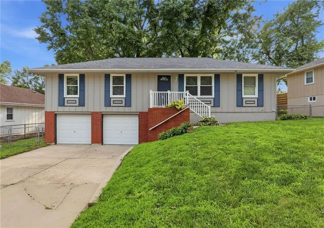 Photo 1 of Single family home for sale at 3714 S Breckenridge Dr, Independence, MO 64055 | MLS# 2629072 | Listing updated on 2026-09-04
