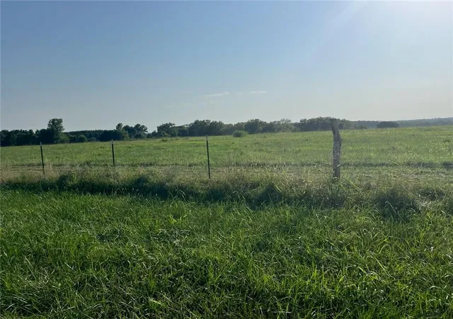 Photo 4 of Sale Pending at 0005 Switzer Rd, Louisburg, KS 66053 | MLS# 2629075 | Listing updated on 2026-08-27
