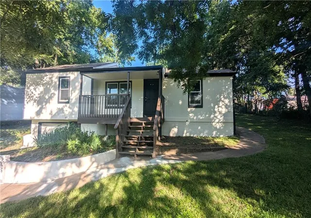 Homes for sale in Blue Springs, MO | 405 S Bellemere Rd, Blue Springs, MO 64015 | MLS# 2629080