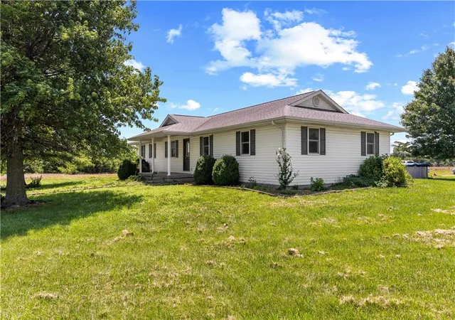 Homes for sale in Sheldon, MO | 26060 E B Hwy, Sheldon, MO 64784 | MLS# 2629083