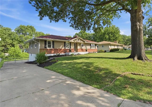 Photo 1 of Single family home for sale at 8304 Willow Way, Raytown, MO 64138 | MLS# 2629092 | Listing updated on 2026-08-27