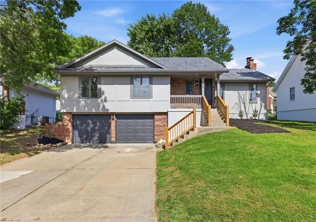 1st image of 404 Springwood Dr, Blue Springs, MO 64015 | MLS# 2629093