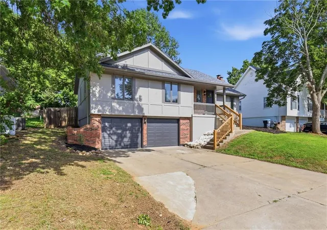 3rd image of 404 Springwood Dr, Blue Springs, MO 64015 | MLS# 2629093