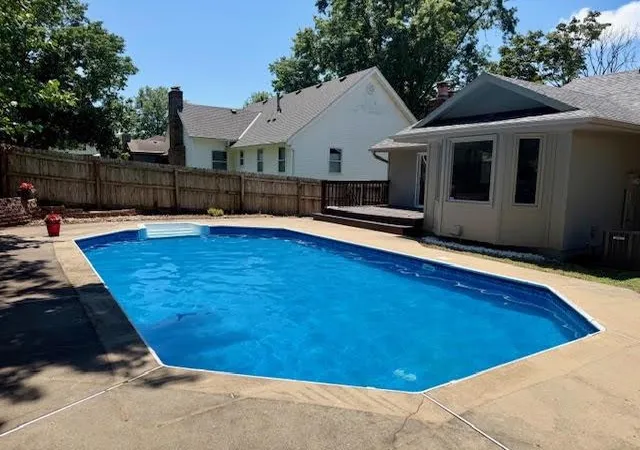 2nd image of 404 Springwood Dr, Blue Springs, MO 64015 | MLS# 2629093