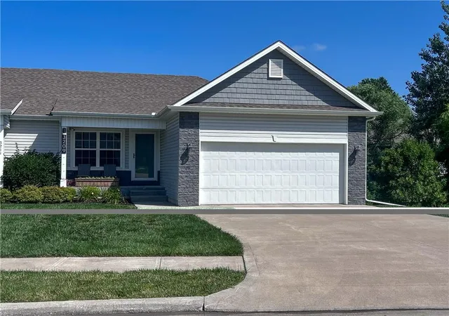 1st image of 3209 Sheffield Ln, Saint Joseph, MO 64506 | MLS# 2629097