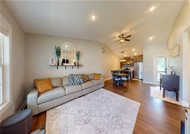 3rd image of 3209 Sheffield Ln, Saint Joseph, MO 64506 | MLS# 2629097