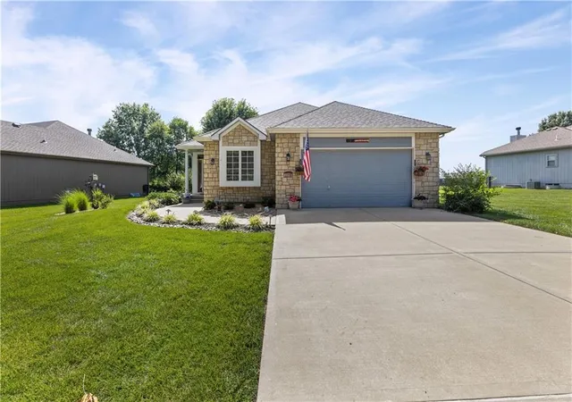 2nd image of 29412 Rockwood Ave, Paola, KS 66071 | MLS# 2629110