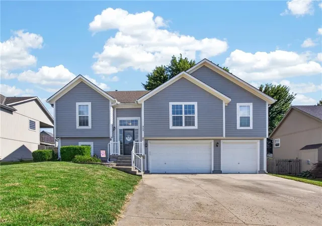 Homes for sale in Pleasant Hill, MO | 900 Coachman Dr, Pleasant Hill, MO 64080 | MLS# 2629112