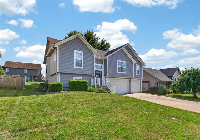 Homes for sale in Pleasant Hill, MO | 900 Coachman Dr, Pleasant Hill, MO 64080 | MLS# 2629112