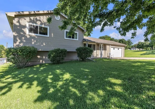 Homes for sale in St Joseph, MO | 5702 S 18th St, St Joseph, MO 64504 | MLS# 2629122
