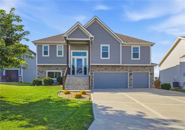Homes for sale in Basehor, KS | 16029 Glenview St, Basehor, KS 66007 | MLS# 2629128