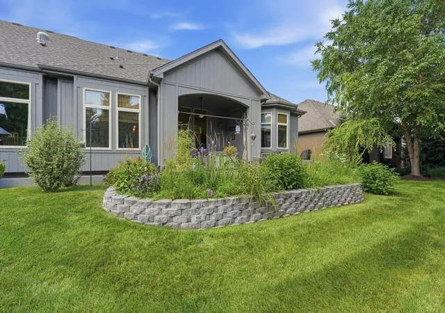 Homes for sale in Lenexa, KS | 19611 W 100Th St, Lenexa, KS 66220 | MLS# 2629130