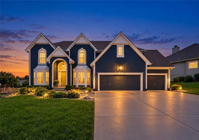 Single family home for sale at 725 SW Winterwalk Ln, Lees Summit, MO 64081 | MLS# 2629139