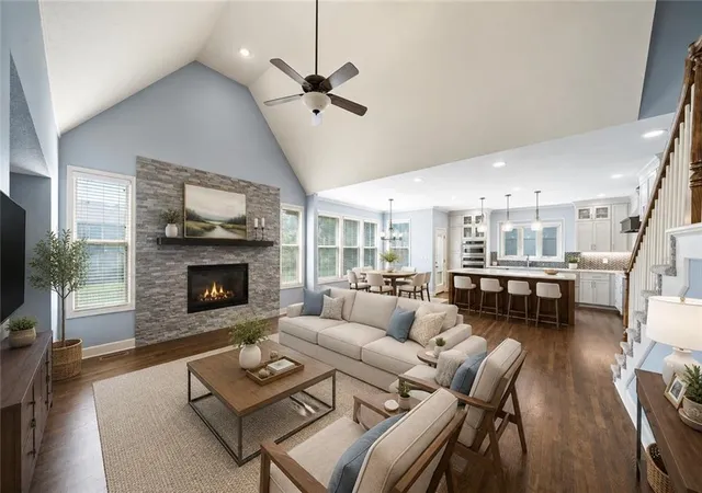 Photo 2 of Single family home for sale at 725 Sw Winterwalk Ln, Lees Summit, MO 64081 | MLS# 2629139 | Listing updated on 2026-10-09