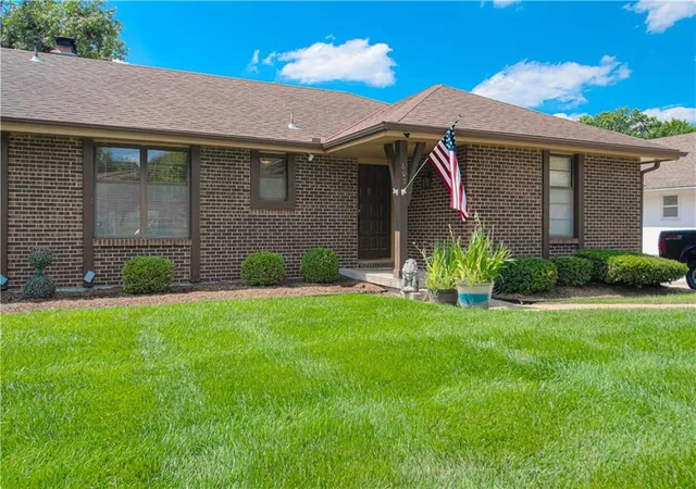 2nd image of 607 609 E 117 St, Kansas City, MO 64131 | MLS# 2629140