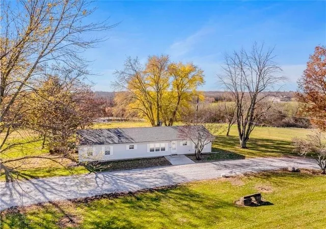 2nd image of 2675 W 215th St, Bucyrus, KS 66013 | MLS# 2629141
