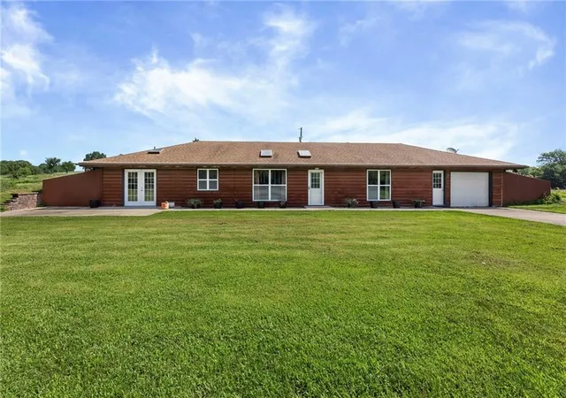 Homes for sale in Paola, KS | 33155 Block Rd, Paola, KS 66071 | MLS# 2629145