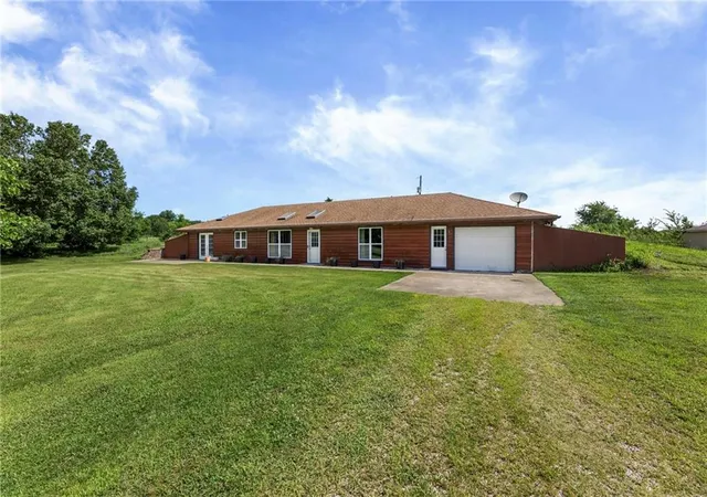 Homes for sale in Paola, KS | 33155 Block Rd, Paola, KS 66071 | MLS# 2629145