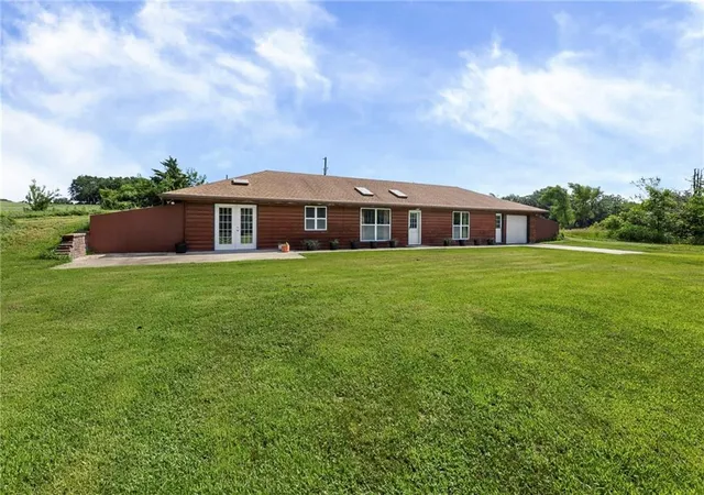 Homes for sale in Paola, KS | 33155 Block Rd, Paola, KS 66071 | MLS# 2629145