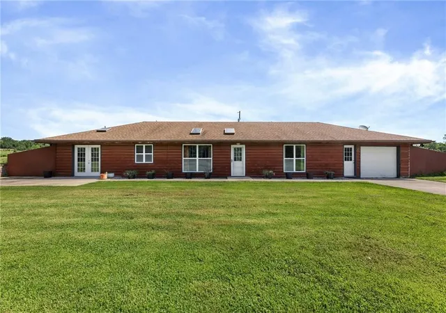 Homes for sale in Paola, KS | 33155 Block Rd, Paola, KS 66071 | MLS# 2629145