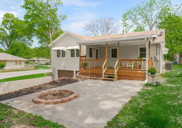 Homes for sale in Leavenworth, KS | 102 S 18th St, Leavenworth, KS 66048 | MLS# 2629151