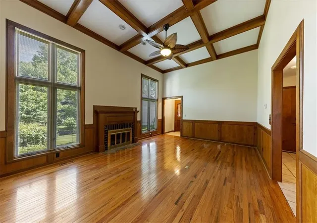 Photo 4 of Townhouse for sale at 11907 Westgate St, Overland Park, KS 66213 | MLS# 2629153 | Listing updated on 2026-09-23
