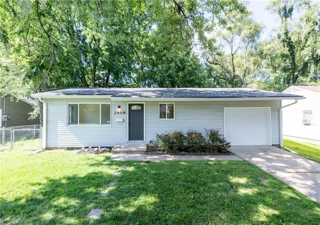 Homes for sale in Saint Joseph, MO | 2409 Big Pine Ter, Saint Joseph, MO 64503 | MLS# 2629156