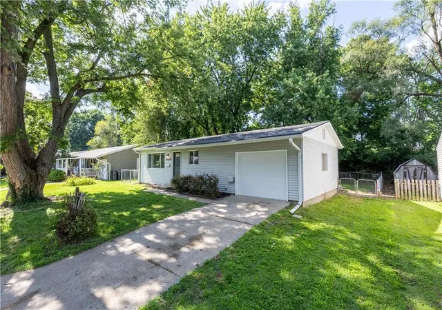 Homes for sale in Saint Joseph, MO | 2409 Big Pine Ter, Saint Joseph, MO 64503 | MLS# 2629156