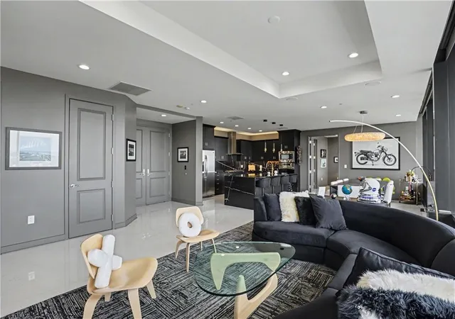 3rd image of 700 W 31St St #702, Kansas City, MO 64108 | MLS# 2629157