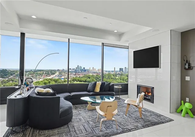 4th image of 700 W 31St St #702, Kansas City, MO 64108 | MLS# 2629157