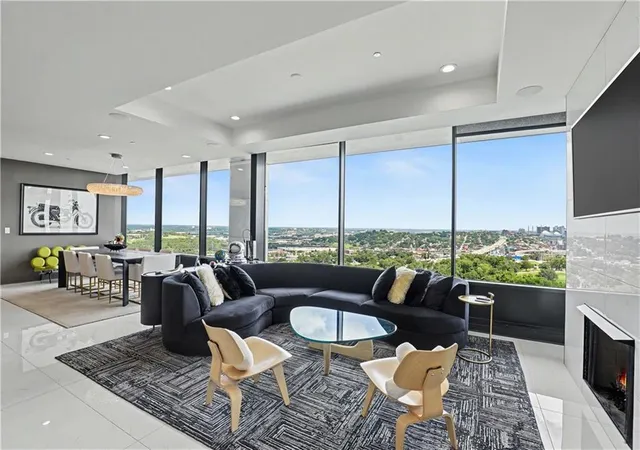 5th image of 700 W 31St St #702, Kansas City, MO 64108 | MLS# 2629157
