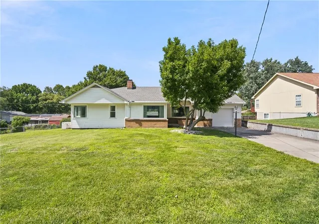 Homes for sale in Leavenworth, KS | 1830 Shawnee St, Leavenworth, KS 66048 | MLS# 2629161
