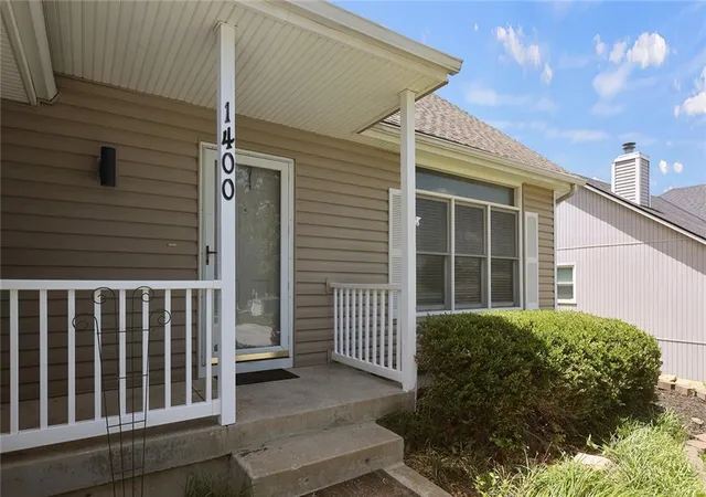 3rd image of 1400 Sw Pacific Dr, Lees Summit, MO 64081 | MLS# 2629165