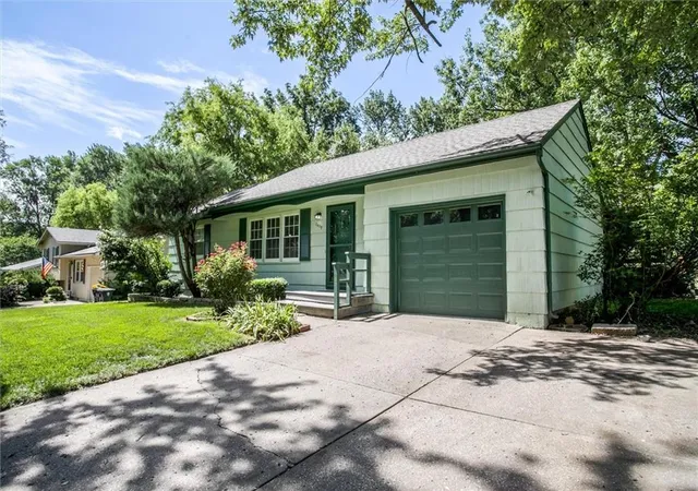 3rd image of 7409 75Th Ter, Kansas City, MO 64152 | MLS# 2629175