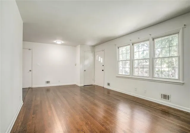 4th image of 7409 75Th Ter, Kansas City, MO 64152 | MLS# 2629175
