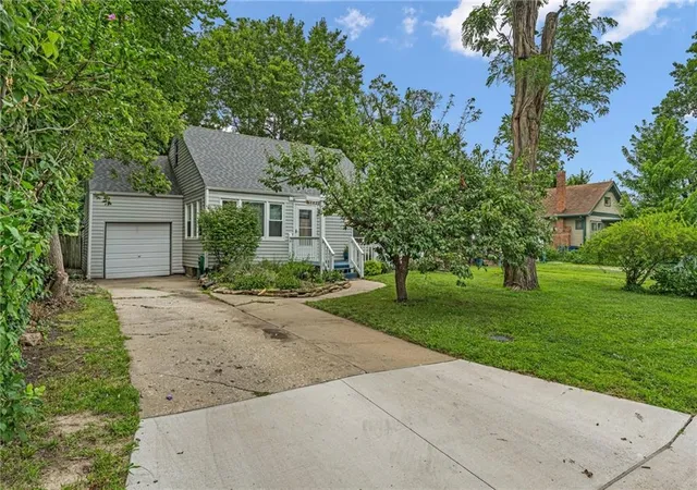 Homes for sale in Lawrence, KS | 1820 Vermont St, Lawrence, KS 66044 | MLS# 2629176