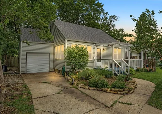 Homes for sale in Lawrence, KS | 1820 Vermont St, Lawrence, KS 66044 | MLS# 2629176
