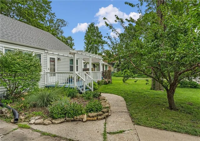 Homes for sale in Lawrence, KS | 1820 Vermont St, Lawrence, KS 66044 | MLS# 2629176