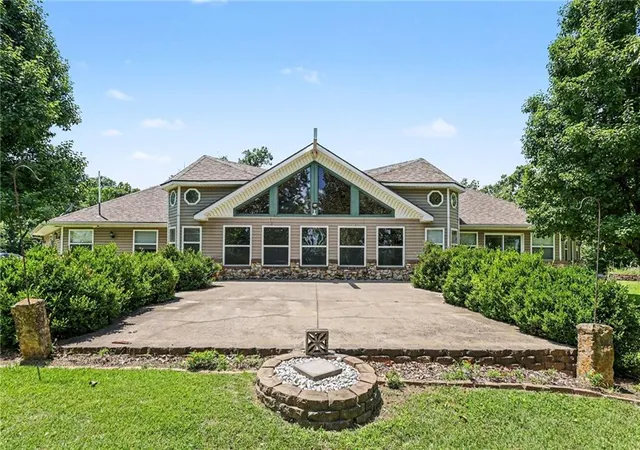 Homes for sale in Atchison, KS | 322 Riverfront Rd, Atchison, KS 66002 | MLS# 2629179