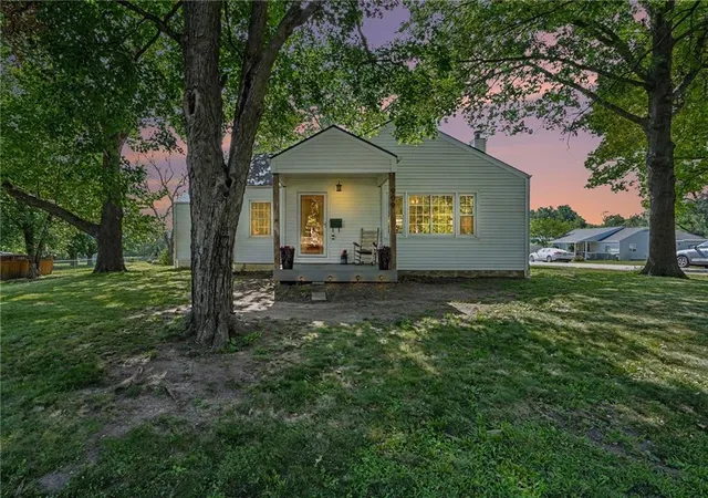 Homes for sale in Paola, KS | 909 Pawnee Dr, Paola, KS 66071 | MLS# 2629187
