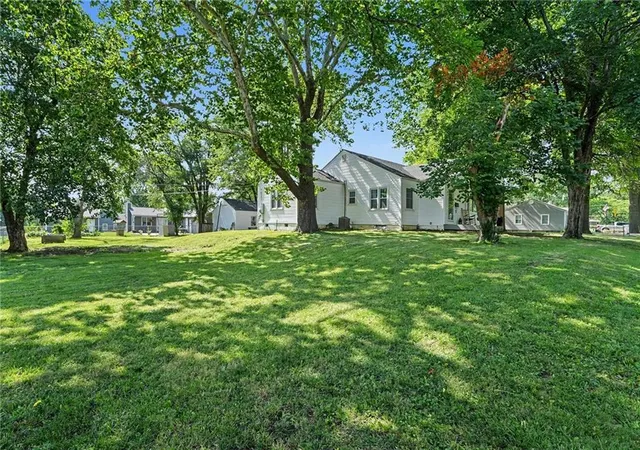 Homes for sale in Paola, KS | 909 Pawnee Dr, Paola, KS 66071 | MLS# 2629187