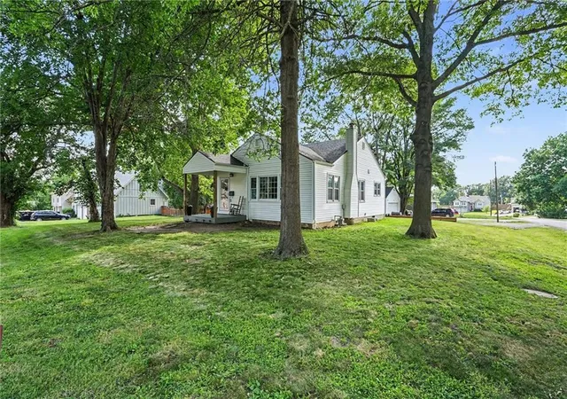 Homes for sale in Paola, KS | 909 Pawnee Dr, Paola, KS 66071 | MLS# 2629187