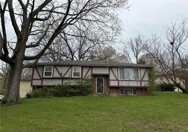 Homes for sale in Blue Springs, MO | 2009 Se Abbey St, Blue Springs, MO 64014 | MLS# 2629188